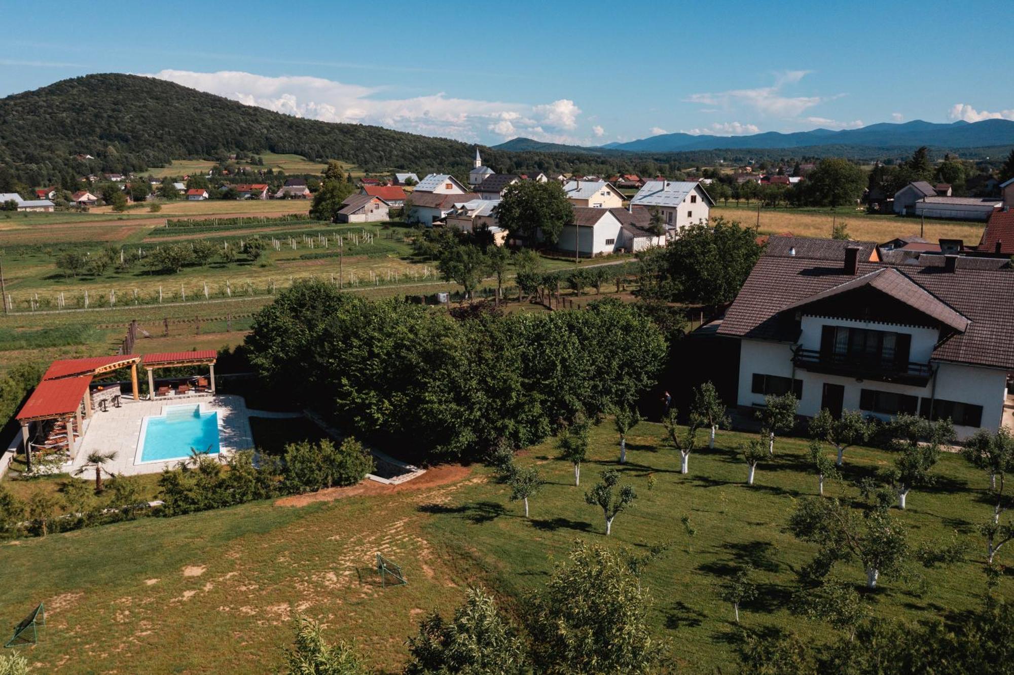 Lika Story Apartment Josipdol Exterior foto